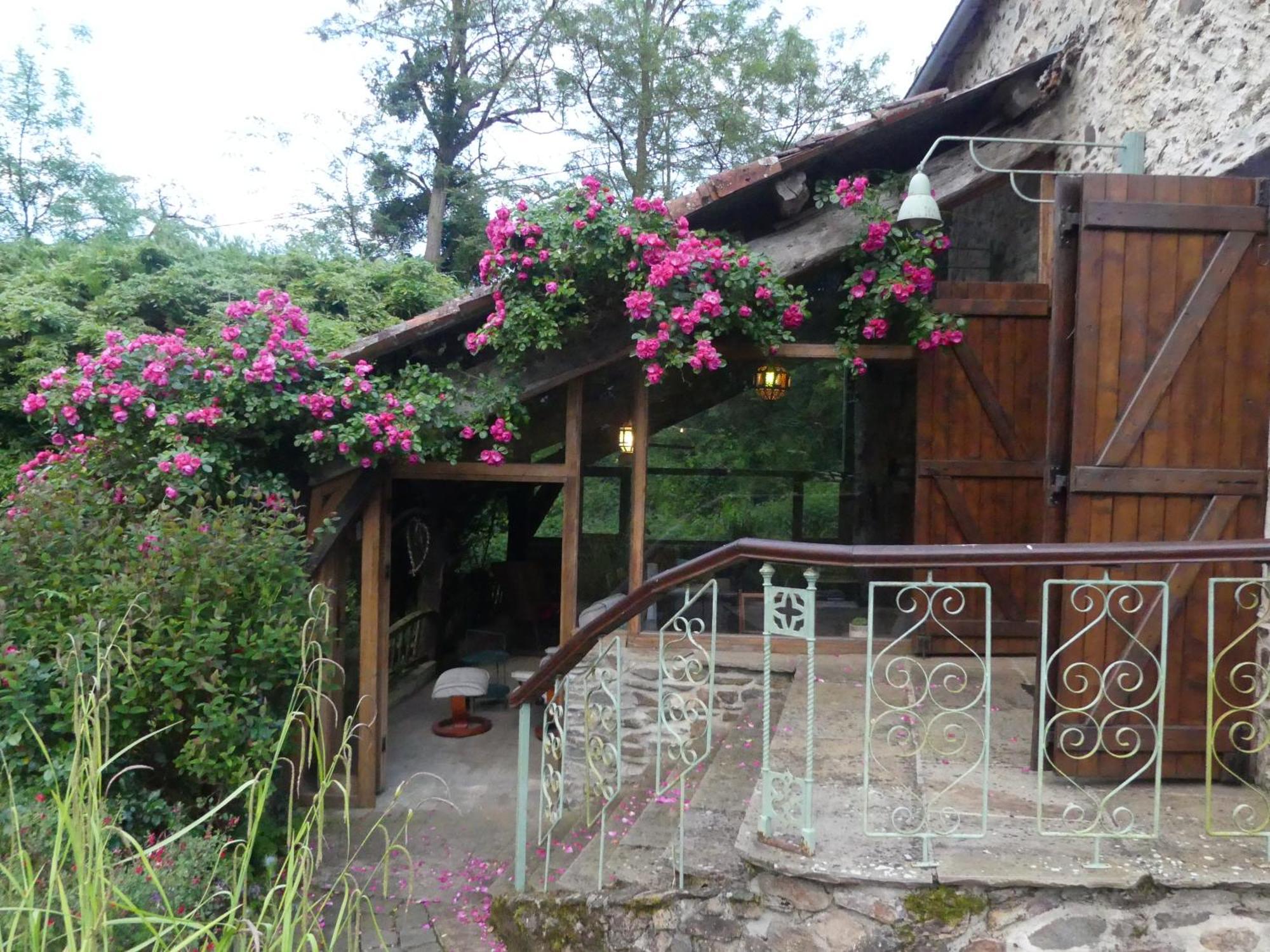Au Coeur Des Loges Bed and Breakfast Saint-Bonnet-de-Bellac Eksteriør billede